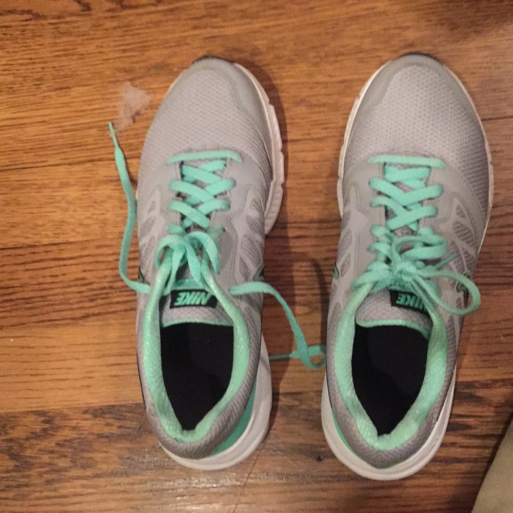 Nike 7.5 women’s shoes